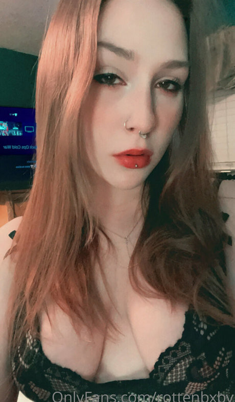 rottenbxby model hot pic