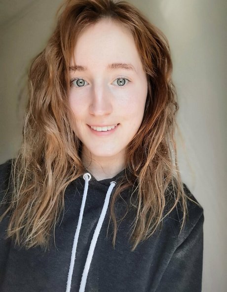 Laila Laurent art model images