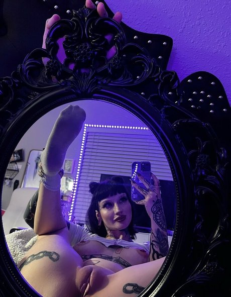 Hvileyrose nudes model photo