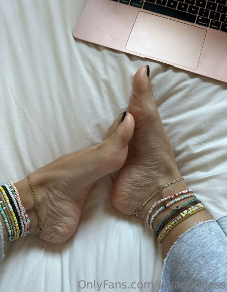 alyagoddess erotic pornstar pictures