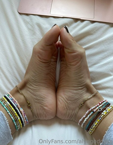 alyagoddess pornstar nude image