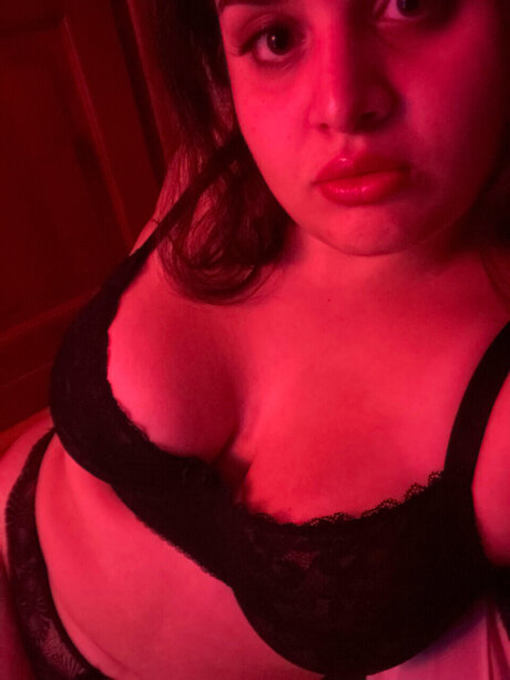 Angel Betty model porn photo