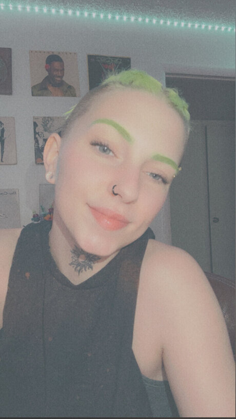 Lysa model pretty image