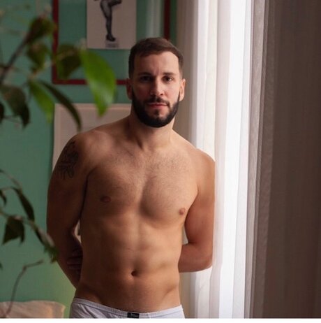 ALXHUNKBR star naked photos