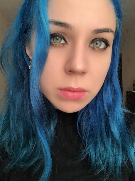 Akuma free star photo