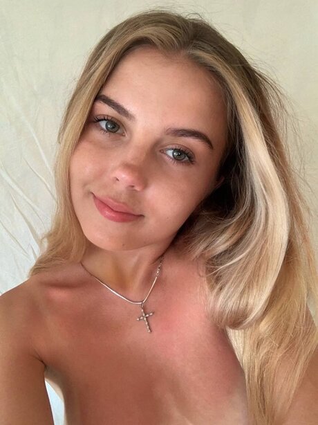 Amy Halls pornstar naked gallery