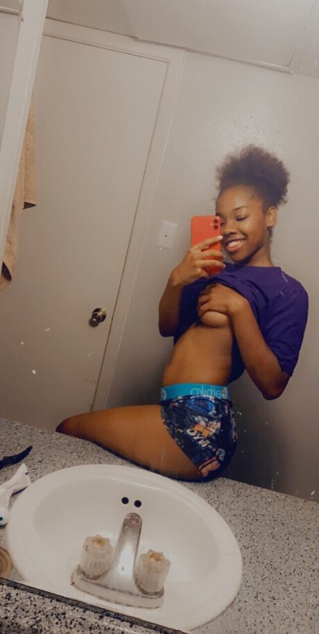 Miss Petitee free pornstar pics