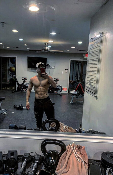 SimpinSauce hd model photo