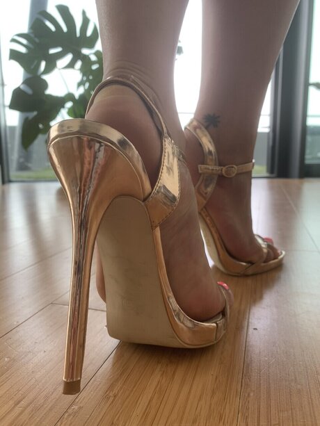 Feeturing G star nudes photo