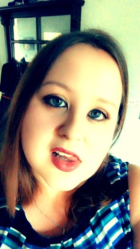 BikerBabe pretty actress img