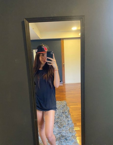 gabycaivo art model image