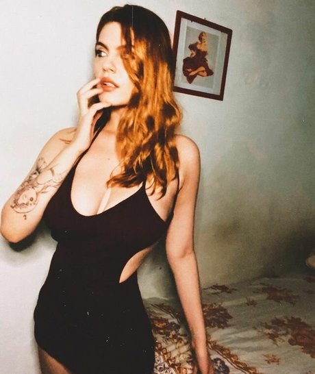 Foxy Bellyne star beautiful gallery