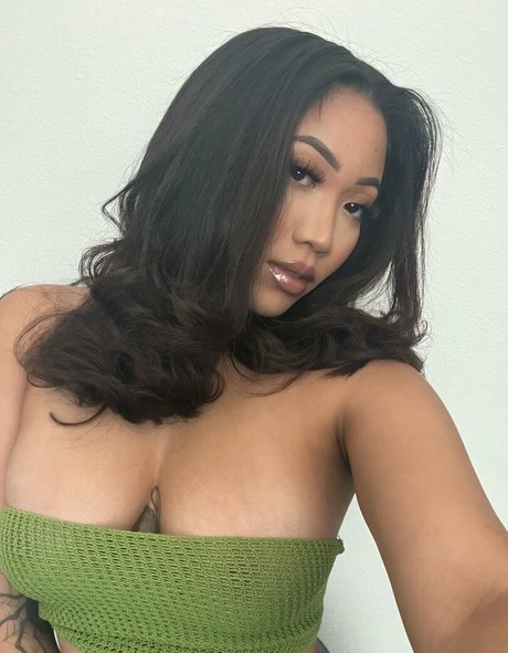 faiygo pornographic model img