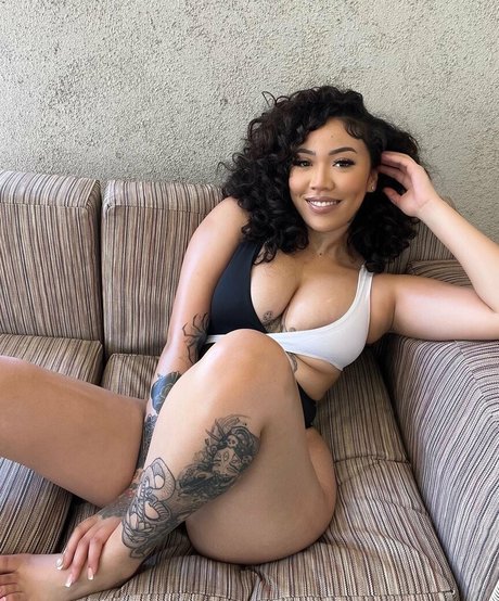 faiygo naked model photos