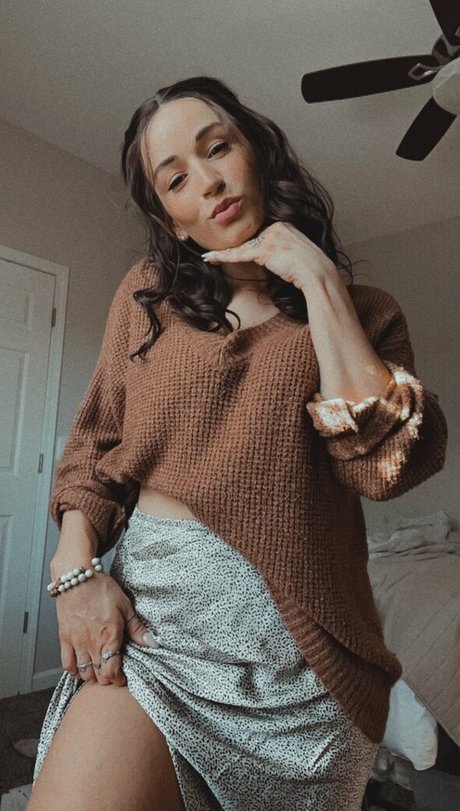 KingAuraTV model top image