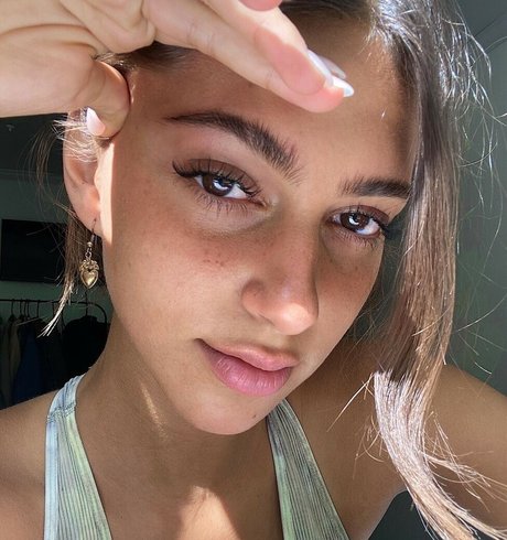 Renee Maudlena Noe star erotic picture