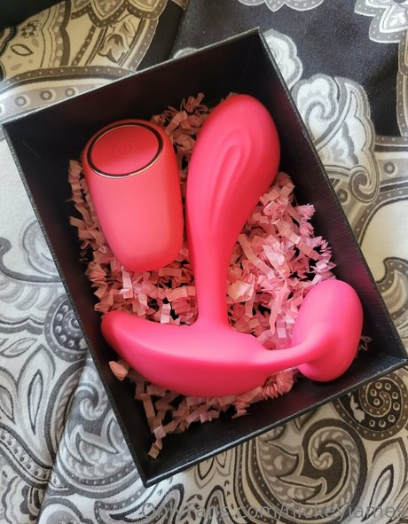 nickeyjames model exclusive picture