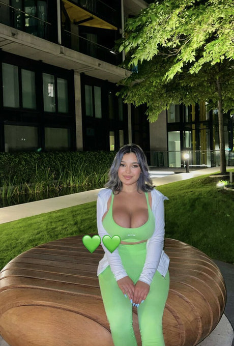 Karina__1 sexy actress pic