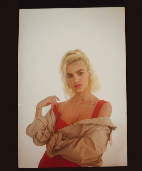 Manu Gavassi high quality model archive