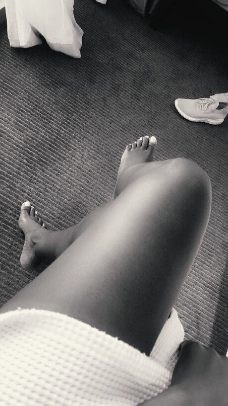 Chichika nude model photos