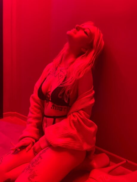 TheatreOfLove model naked img