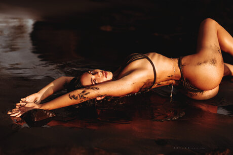 Anna Anatta_ sexy model pics