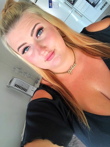 babe onlyfans beautiful xxx image