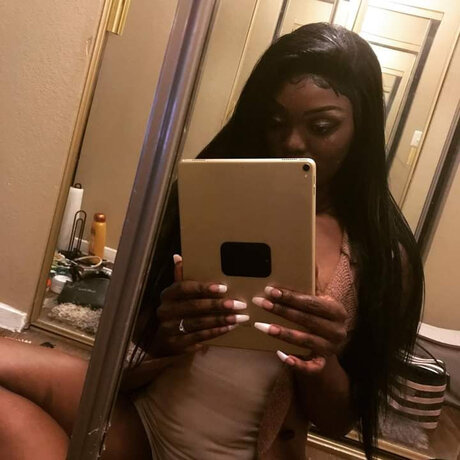 CCTheCCSho model naked img