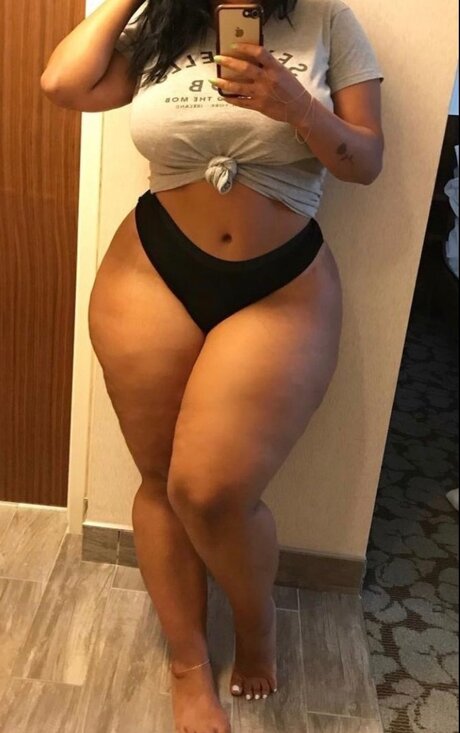 SecretXoxo pornographic model pic