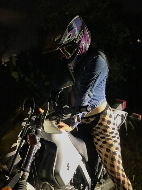 Miss Lonely 26 nice model pictures