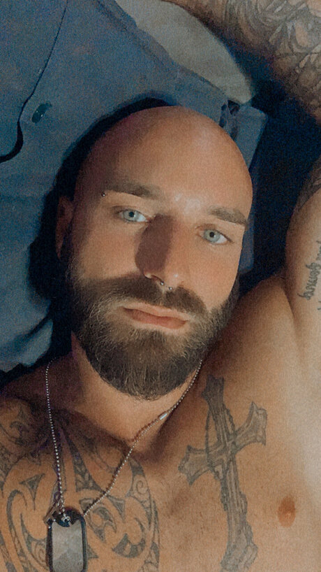 Nicol Torzoni hd actress pics