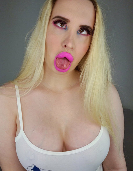 vivianroseofficial porn model picture