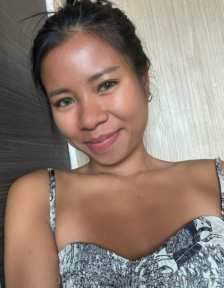 petiteasianchaya adult model img