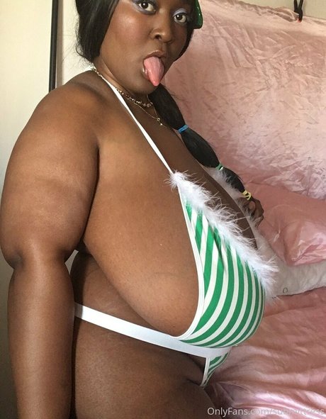 Submittress pretty model photo