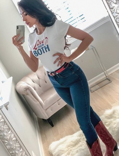 Anna Paulina Luna nude pornstar photo