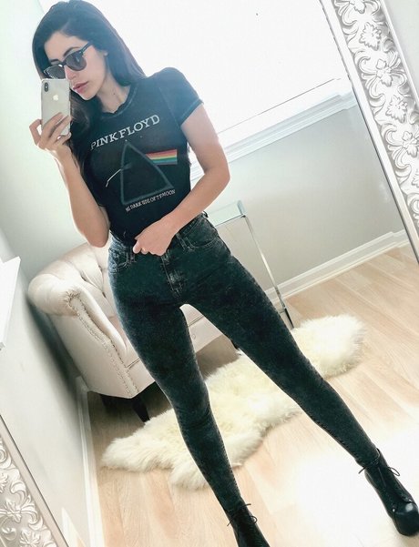 Anna Paulina Luna hot star images