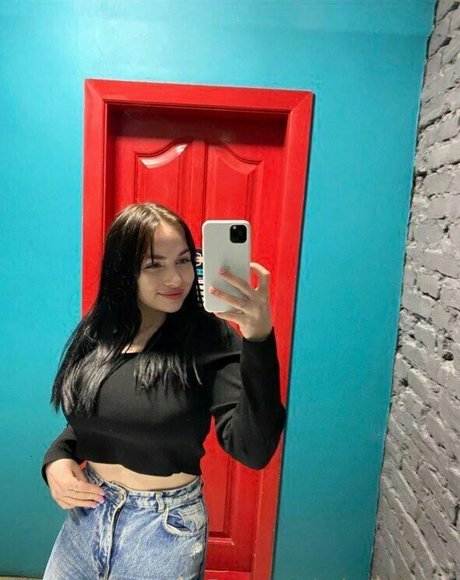 selena mills best star picture