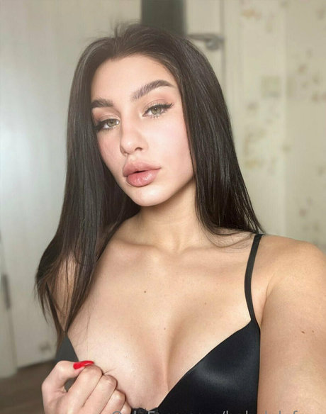 babylolafree naked star img