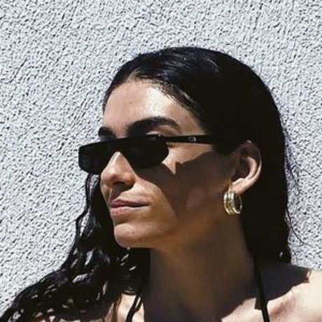 Hazar Erguclu pretty model pic