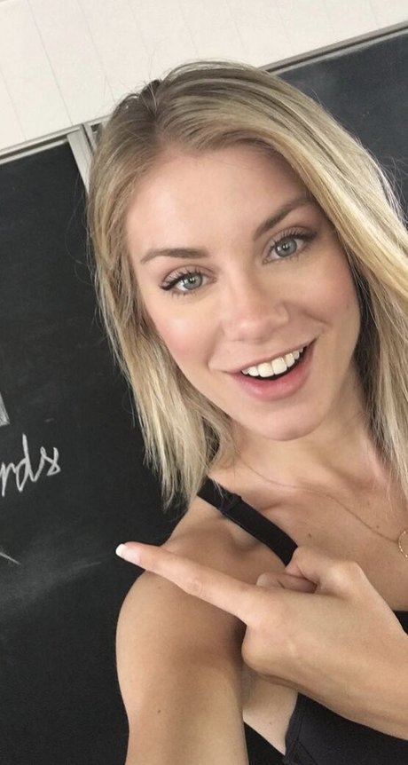 Jennifer Holland high quality actress images