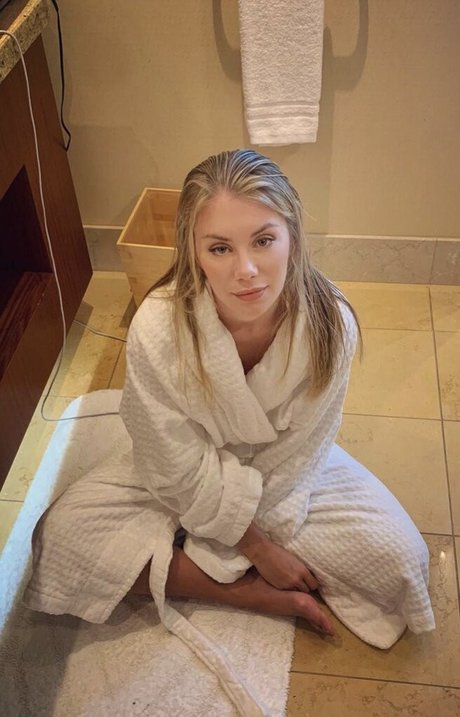 Jennifer Holland hd model photos