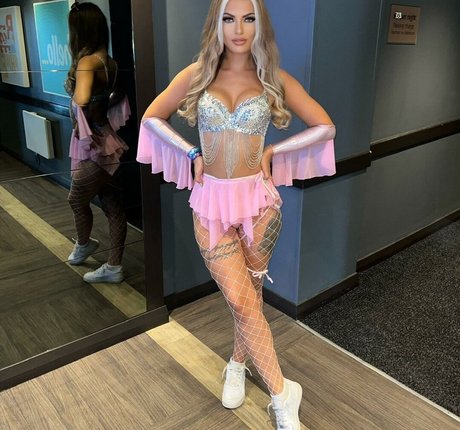 Xavia Brooke hd pornstar img