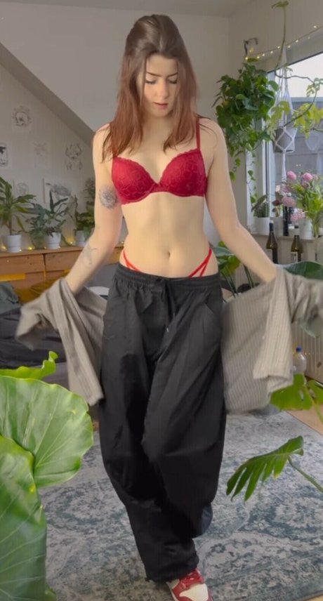 Leonie Busse star sex pictures