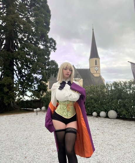 Eilse Deinsee hot actress img