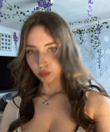 Eilse Deinsee model hot pictures