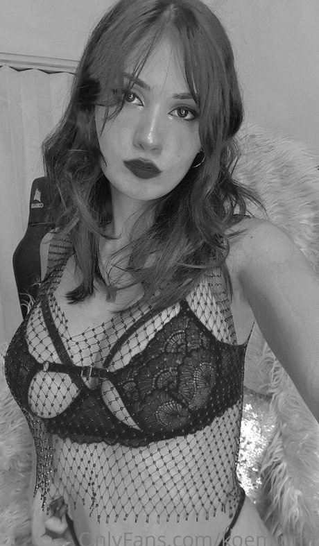 Koemiumi naked model archive