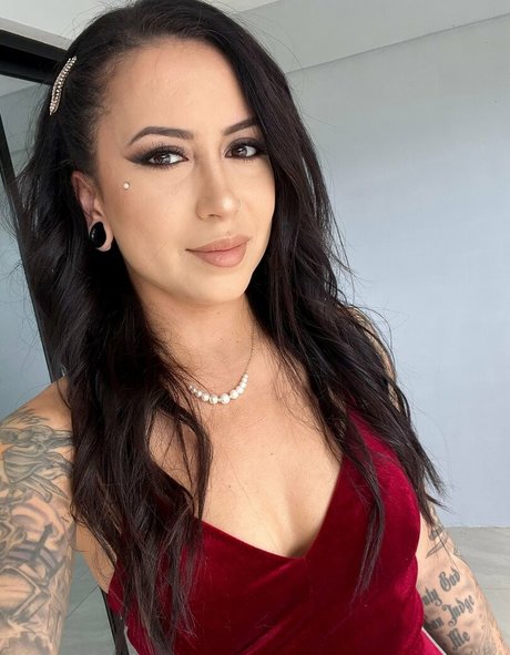 meghanelle model beautiful pictures