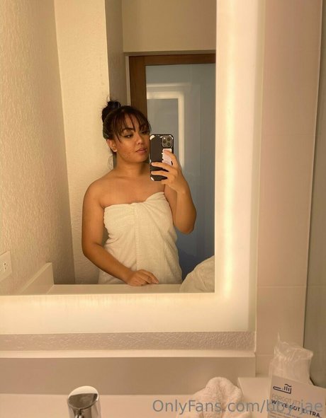 busty mom onlyfans adult pic