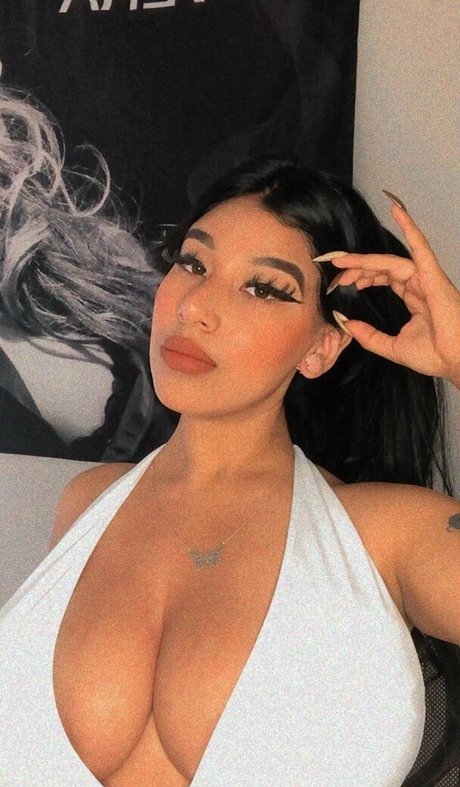 Fernanda V xxx model image