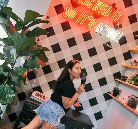 realroses best model img